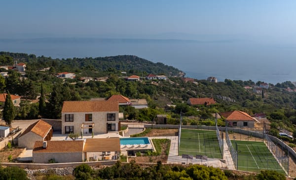 Sun, sea and padel: Your perfect summer escape starts at Padel Šolta